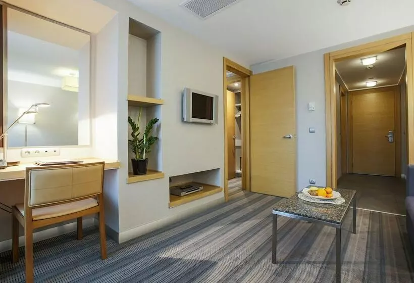 سوییت لوکس, Housez Suites & Apartments