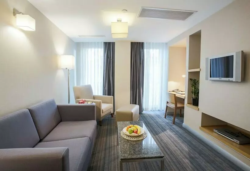 سوییت لوکس, Housez Suites & Apartments