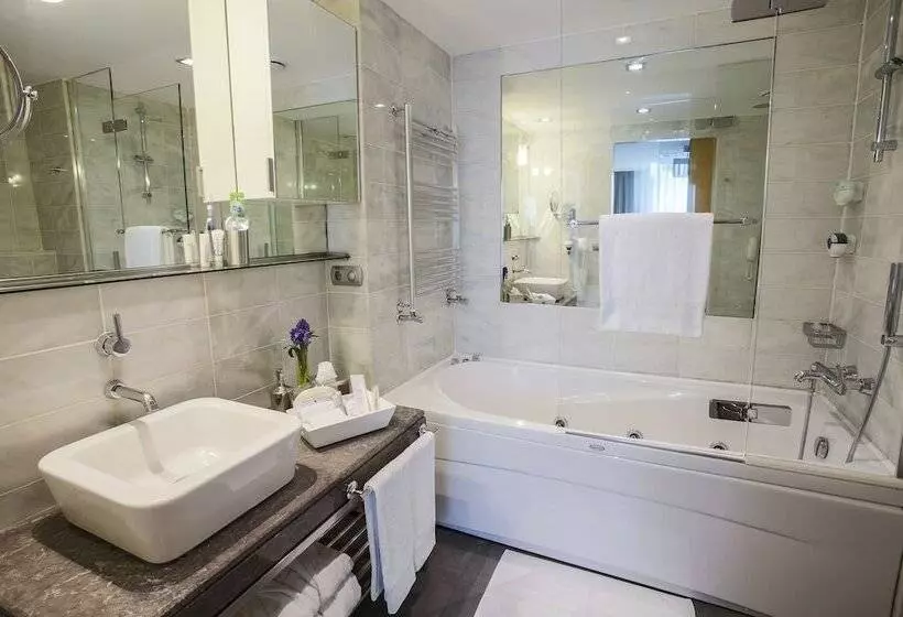 سوییت لوکس, Housez Suites & Apartments