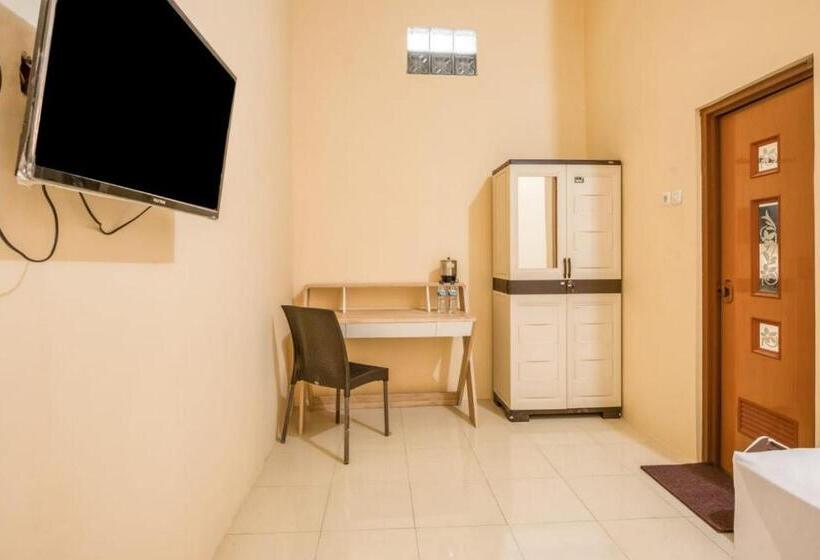 חדר סטנדרט, Reddoorz Syariah Near Kebon Rojo Park Blitar