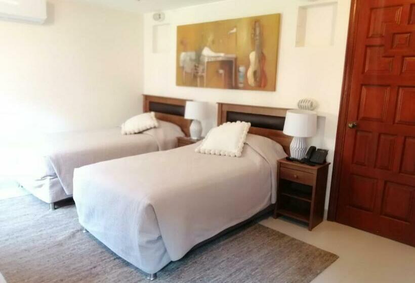 اتاق استاندارد با چشم‌انداز باغ, & Hacienda La Caravedo