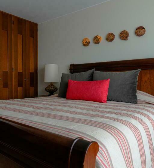 بانگلوی استاندارد 2 خوابه, & Hacienda La Caravedo