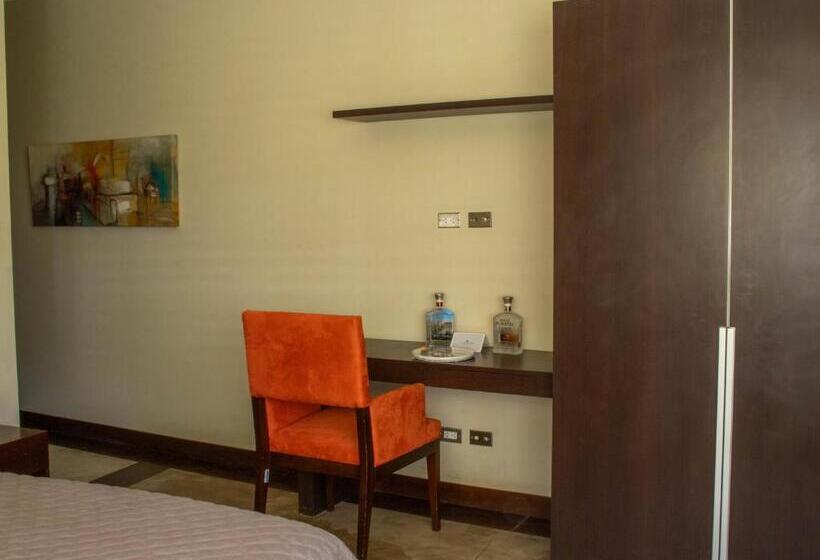 اتاق عادی, & Hacienda La Caravedo