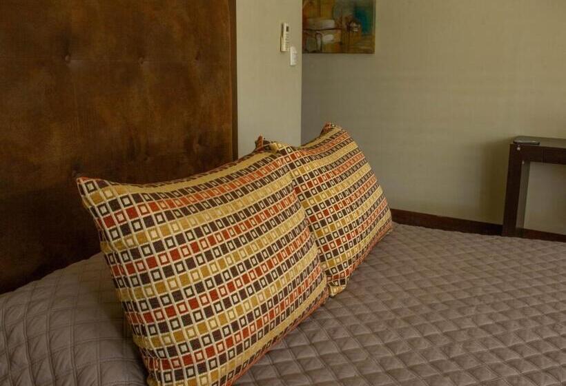 اتاق عادی, & Hacienda La Caravedo