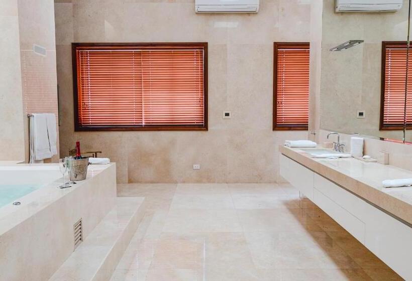 سوئیت پرزیدنت, & Hacienda La Caravedo