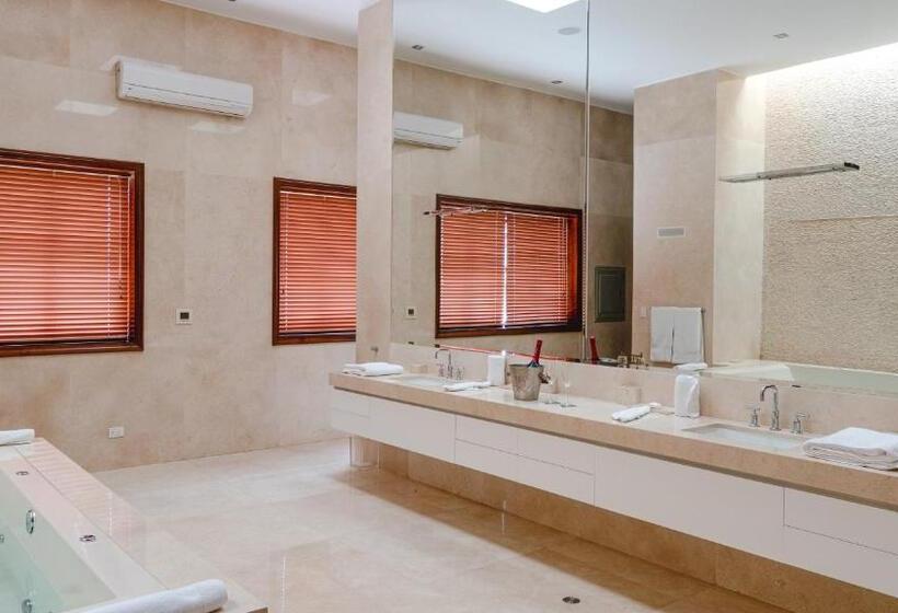 سوئیت پرزیدنت, & Hacienda La Caravedo