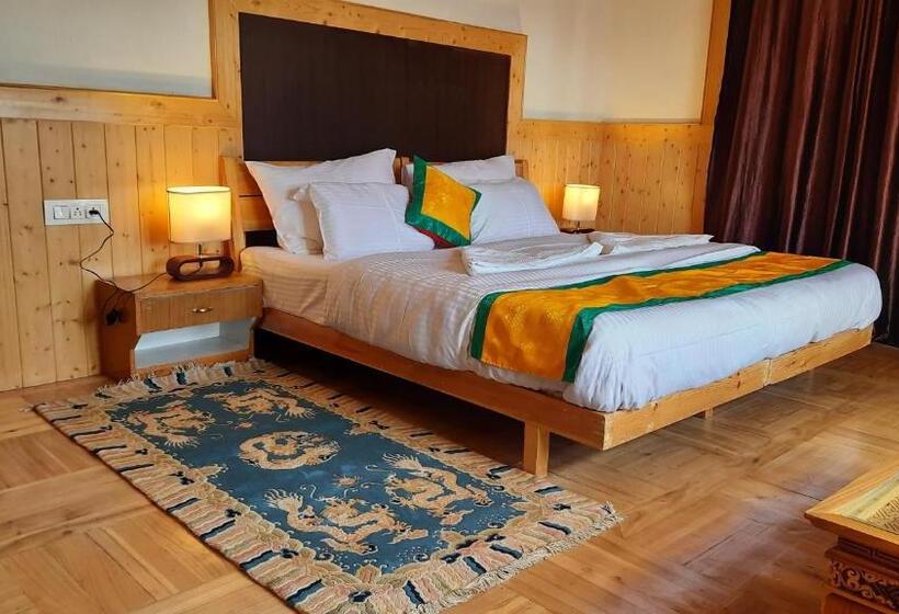 キングサイズベッドのスタンダードルーム, Namra Villa