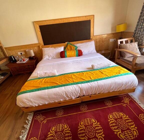 キングサイズベッドのスタンダードルーム, Namra Villa