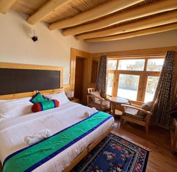 キングサイズベッドのスタンダードルーム, Namra Villa