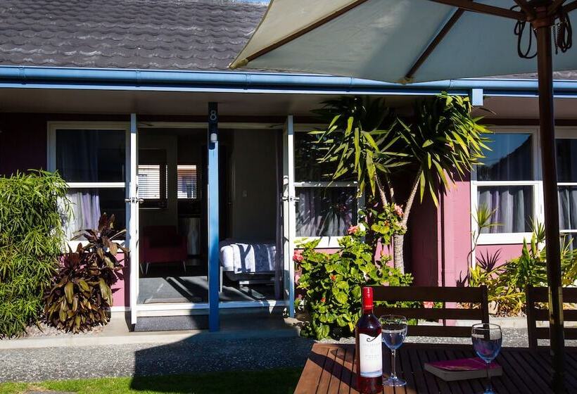 דירת שלושה חדרים, Asure Colonial Lodge Motel