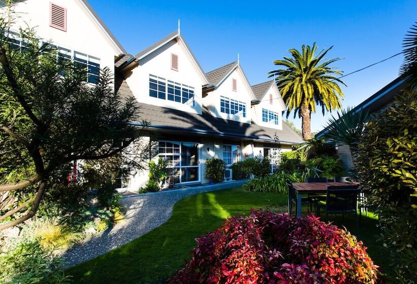 דירת שלושה חדרים, Asure Colonial Lodge Motel