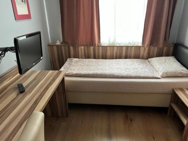 标准单人间, Am Limes