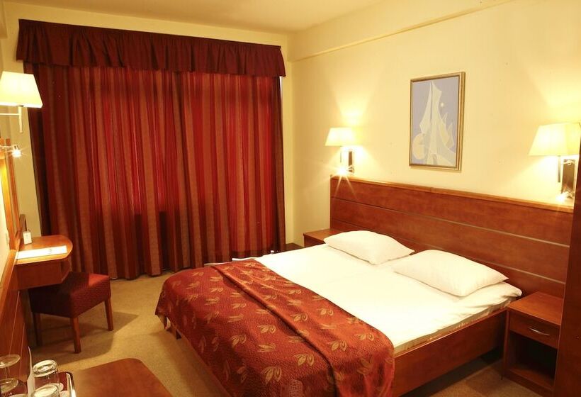 スーペリアシングルルーム, Benczur