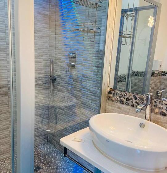 デラックスルーム, Capo Nettuno