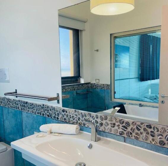 デラックスルーム, Capo Nettuno