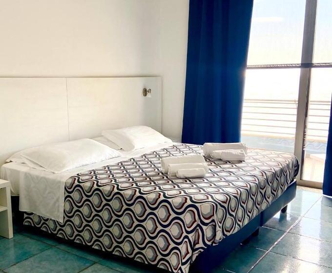 デラックスルーム, Capo Nettuno