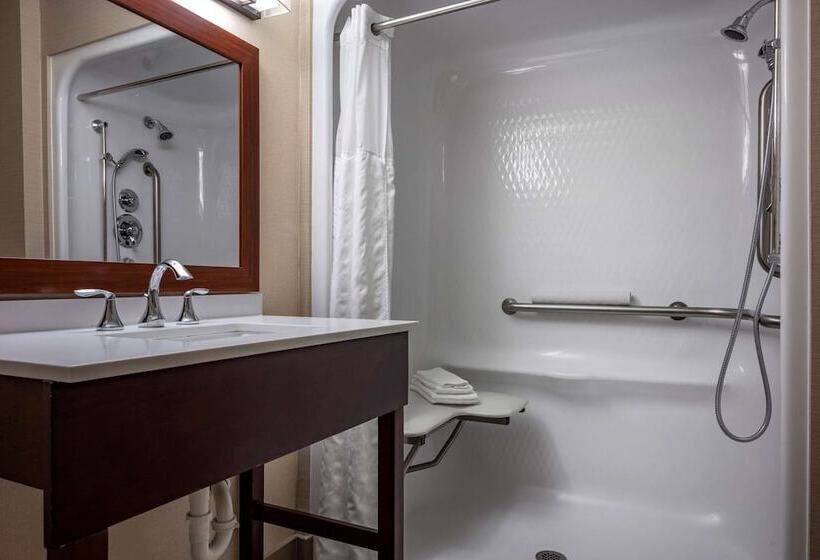 Номер Стандарт Адаптированный для Инвалидов, Comfort Suites Near Penn State