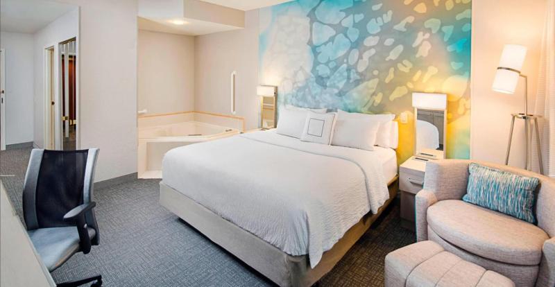 غرفة قياسية سرير كينج, Courtyard By Marriott West Palm Beach Airport