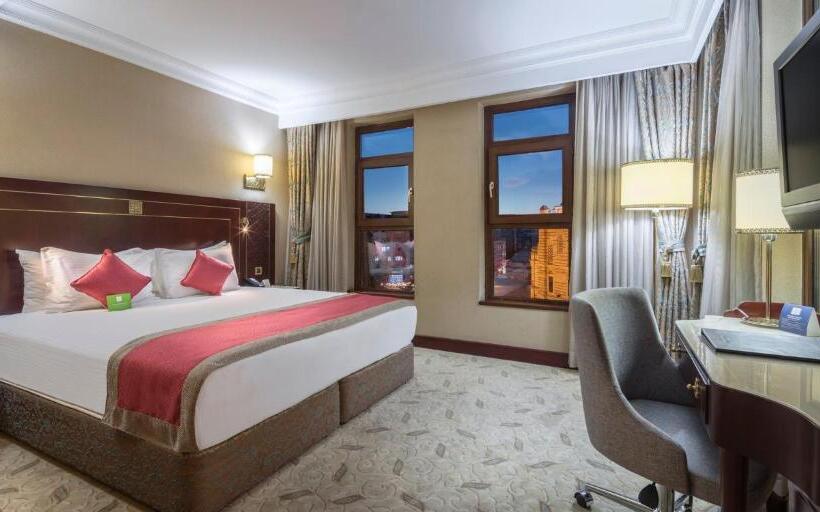 キングサイズベッドのクラブルーム, Crowne Plaza Istanbul   Old City, An Ihg