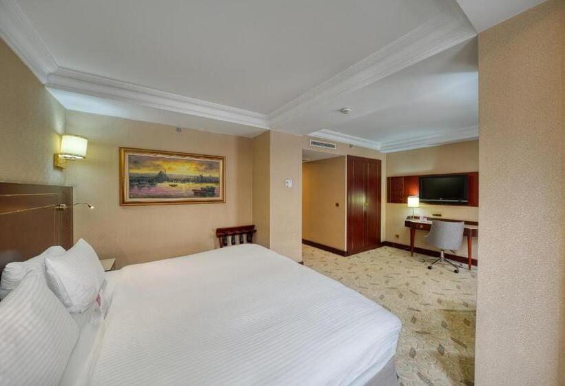 キングサイズベッドのクラブルーム, Crowne Plaza Istanbul Old City, An Ihg