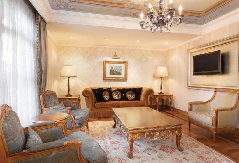 キングサイズベッドのスイートルーム, Crowne Plaza Istanbul Old City, An Ihg