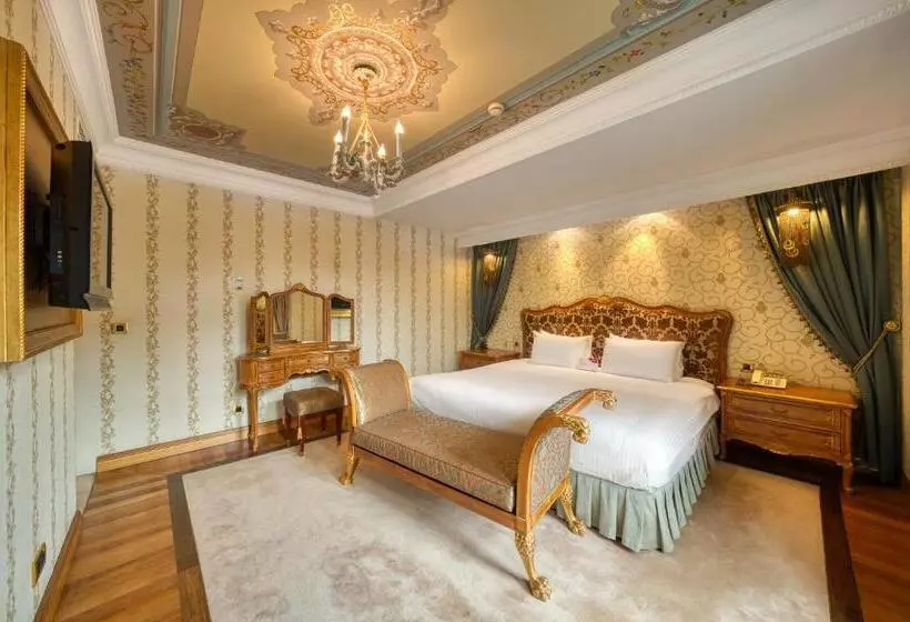 キングサイズベッドのスイートルーム, Crowne Plaza Istanbul   Old City, An Ihg