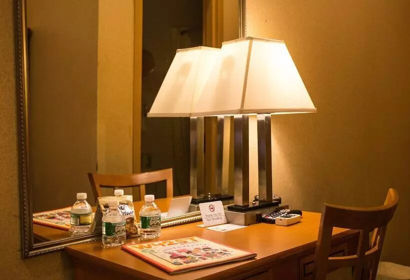 اتاق لوکس, Econo Lodge Times Square