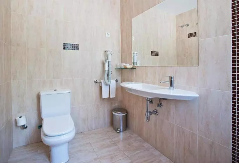 اتاق استاندارد سه نفره, Hostal T4