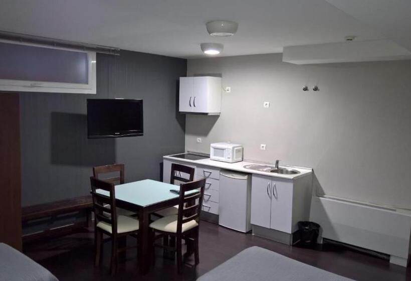 شقة غرفة واحدة, Hostal T4