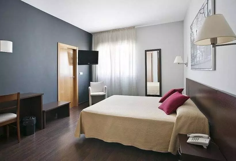 اتاق استاندارد یک نفره, Hostal T4