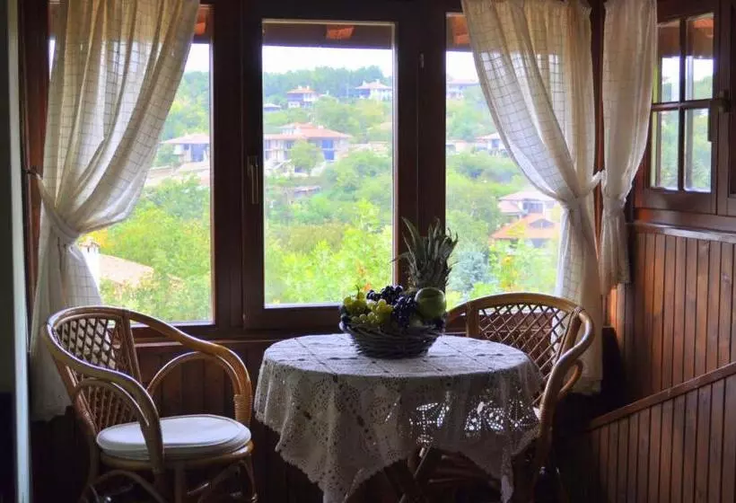 سوییت, Izvora   Garden Retreat