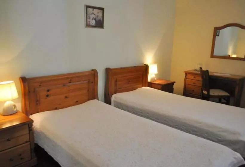اتاق اکونومی, Izvora   Garden Retreat