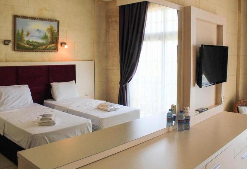 Трехместный Номер Стандарт с Балконом, Lapida Garden