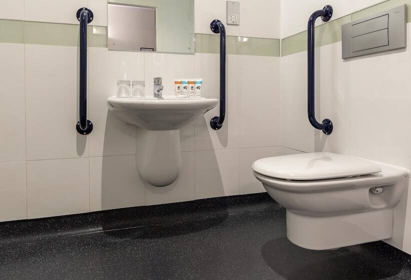 适合残疾人使用的标准间, Legacy Preston International