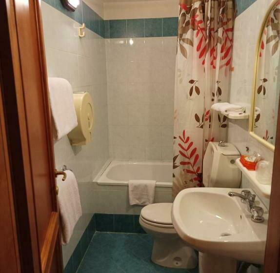 اتاق اکونومی, Maxim Axial