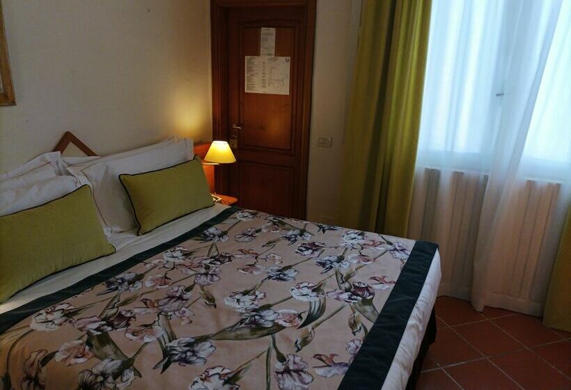 اتاق اکونومی, Maxim Axial