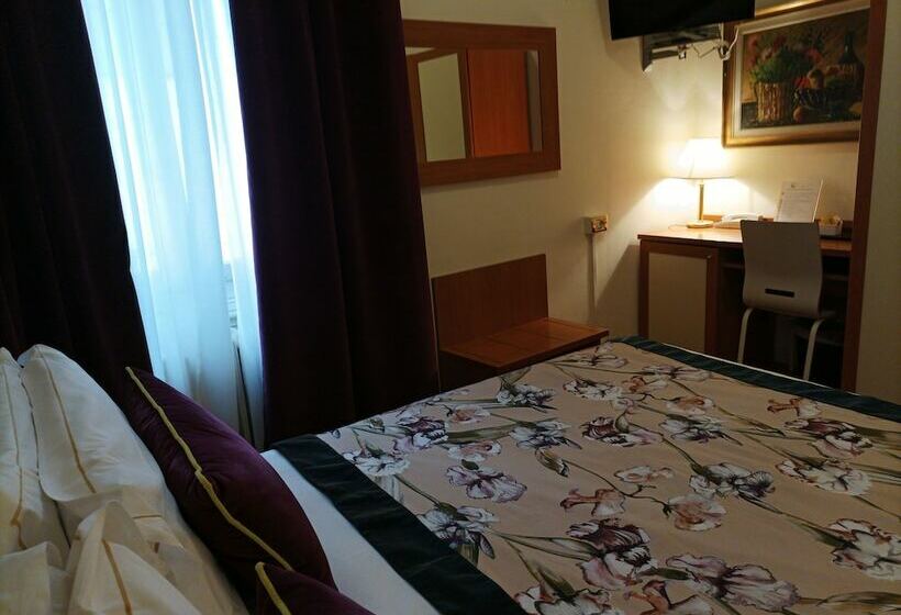 اتاق اکونومی, Maxim Axial