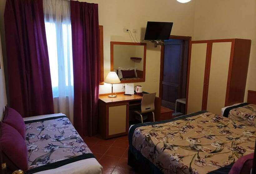 Economy Triple Room, Maxim Axial