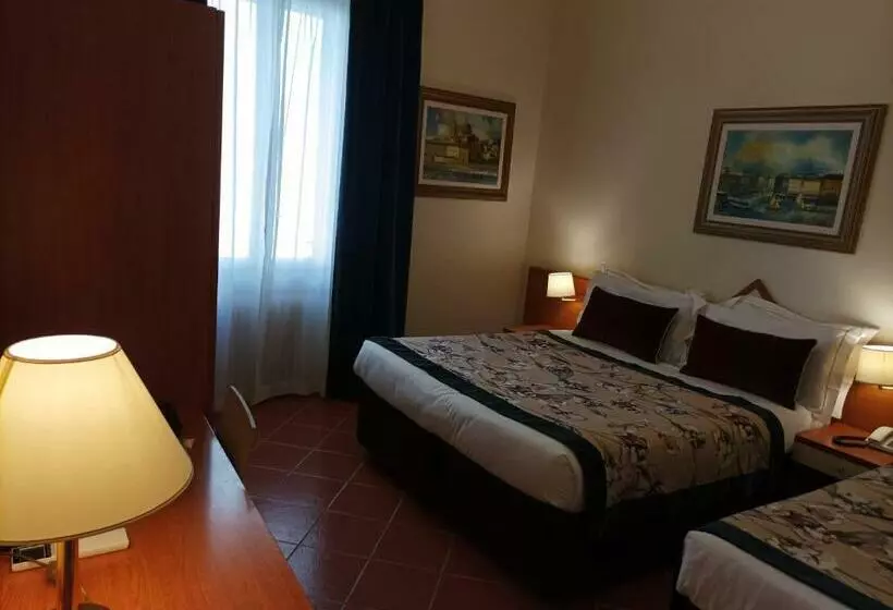 Economy Quadruple Room, Maxim Axial