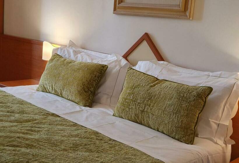 اتاق راحتی, Maxim Axial