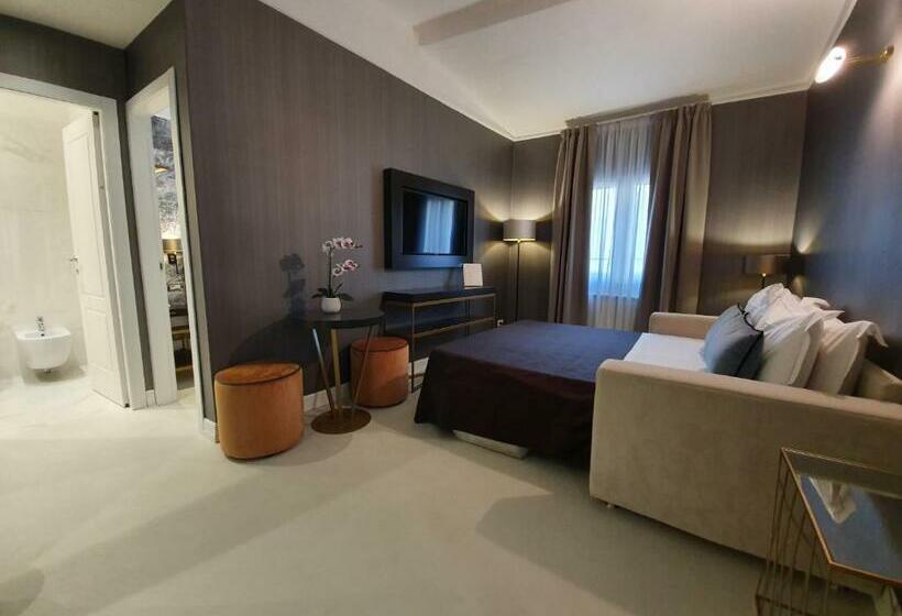 سوییت, Maxim Axial