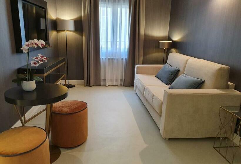 سوییت, Maxim Axial