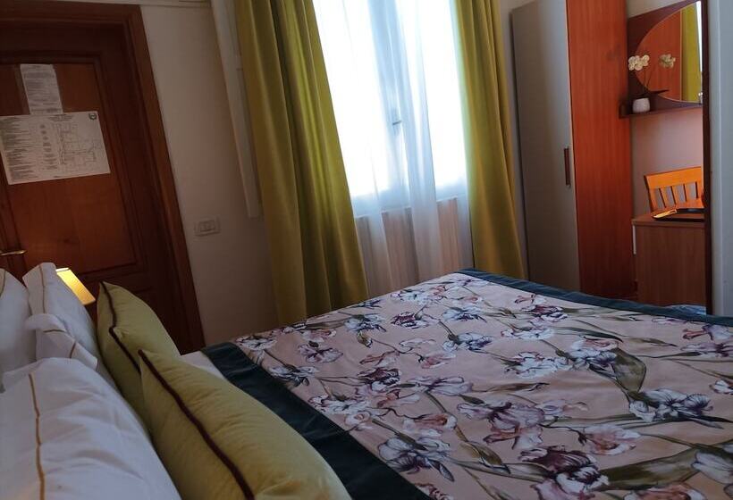 اتاق عادی, Maxim Axial