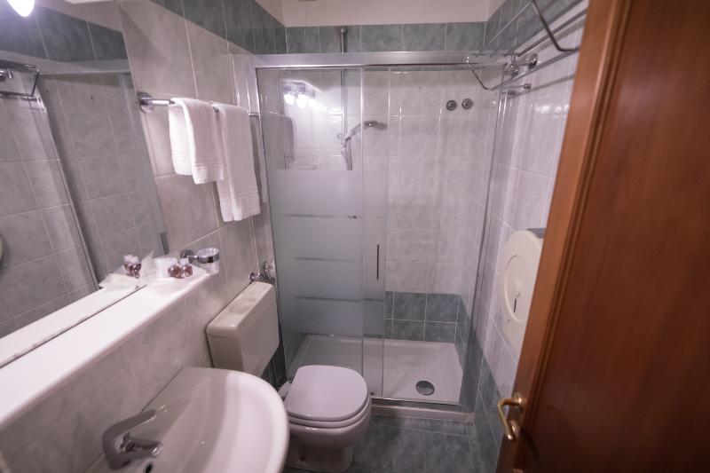 اتاق راحتی, Maxim Axial