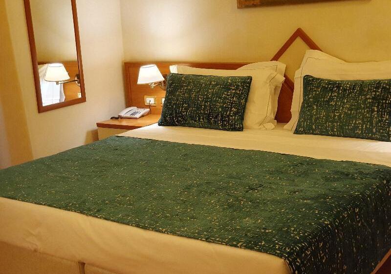 اتاق راحتی, Maxim Axial