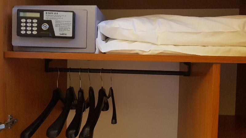 Economy Quadruple Room, Maxim Axial