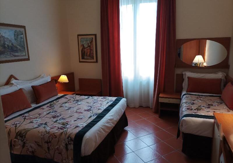 Economy Triple Room, Maxim Axial
