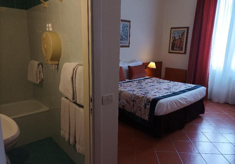 Economy Triple Room, Maxim Axial