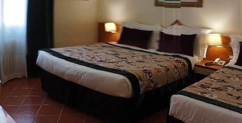Economy Triple Room, Maxim Axial