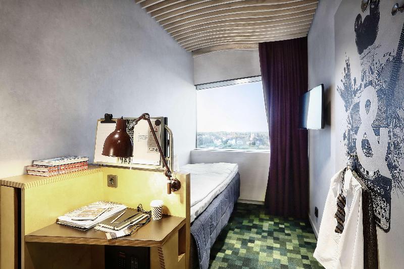 اتاق اکونومی, Maxim Axial